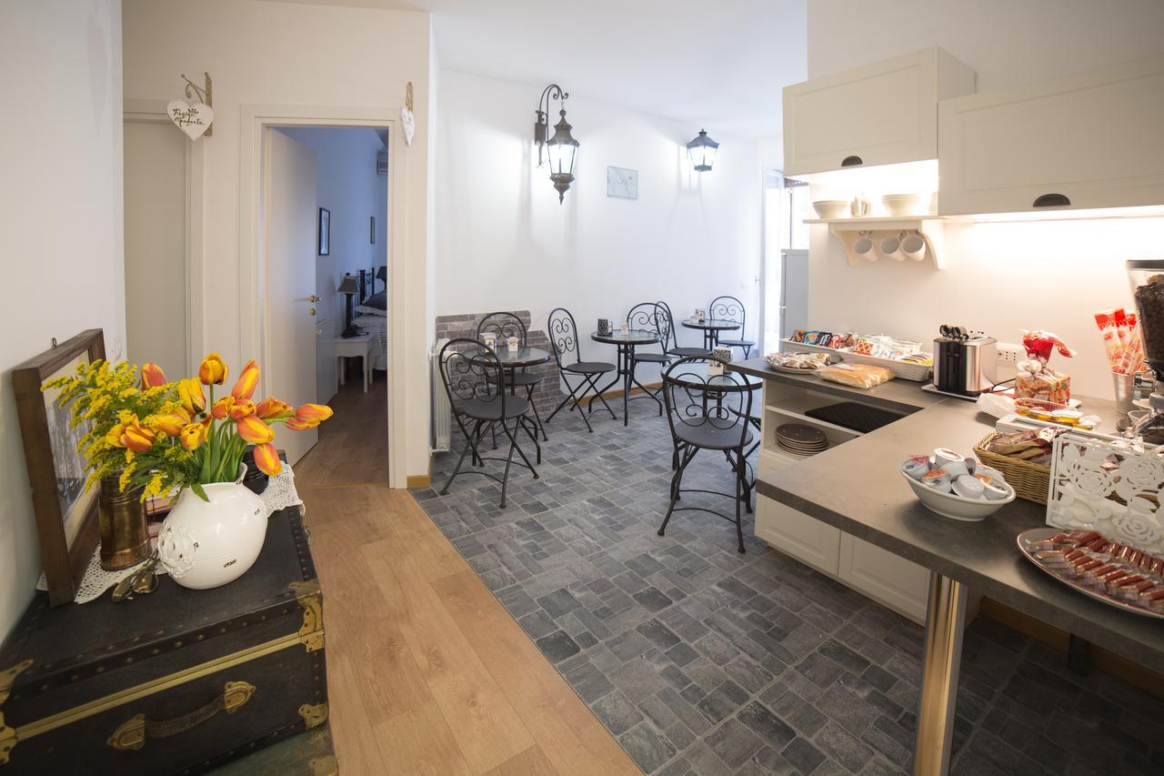 Acomodação com café da manhã  La Piazzetta Delle Regine 2*